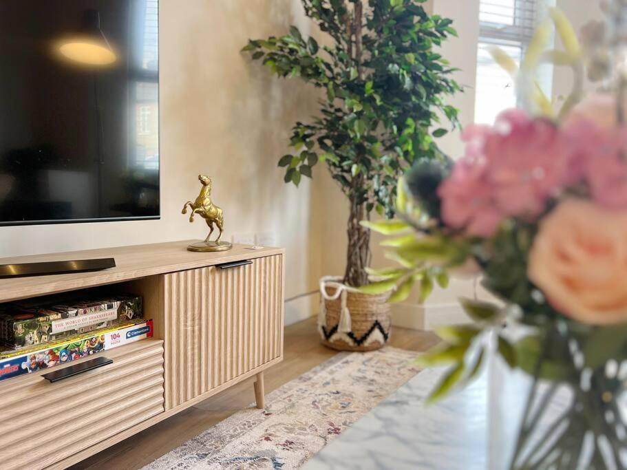 Luxury Central Windsor 5 Bed Home, Parking, Private Garden - Windsor Castle View, Legoland, Ascot, Heathrow Airport Екстер'єр фото